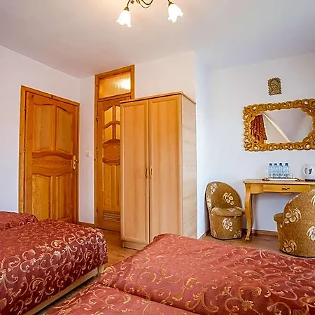 Pod Modrzewiami Resort *